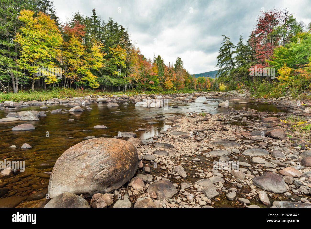 Peak fall colors on East Branch Sacandaga River, Adirondack Mountains, Hamilton County, New York Stock Photo