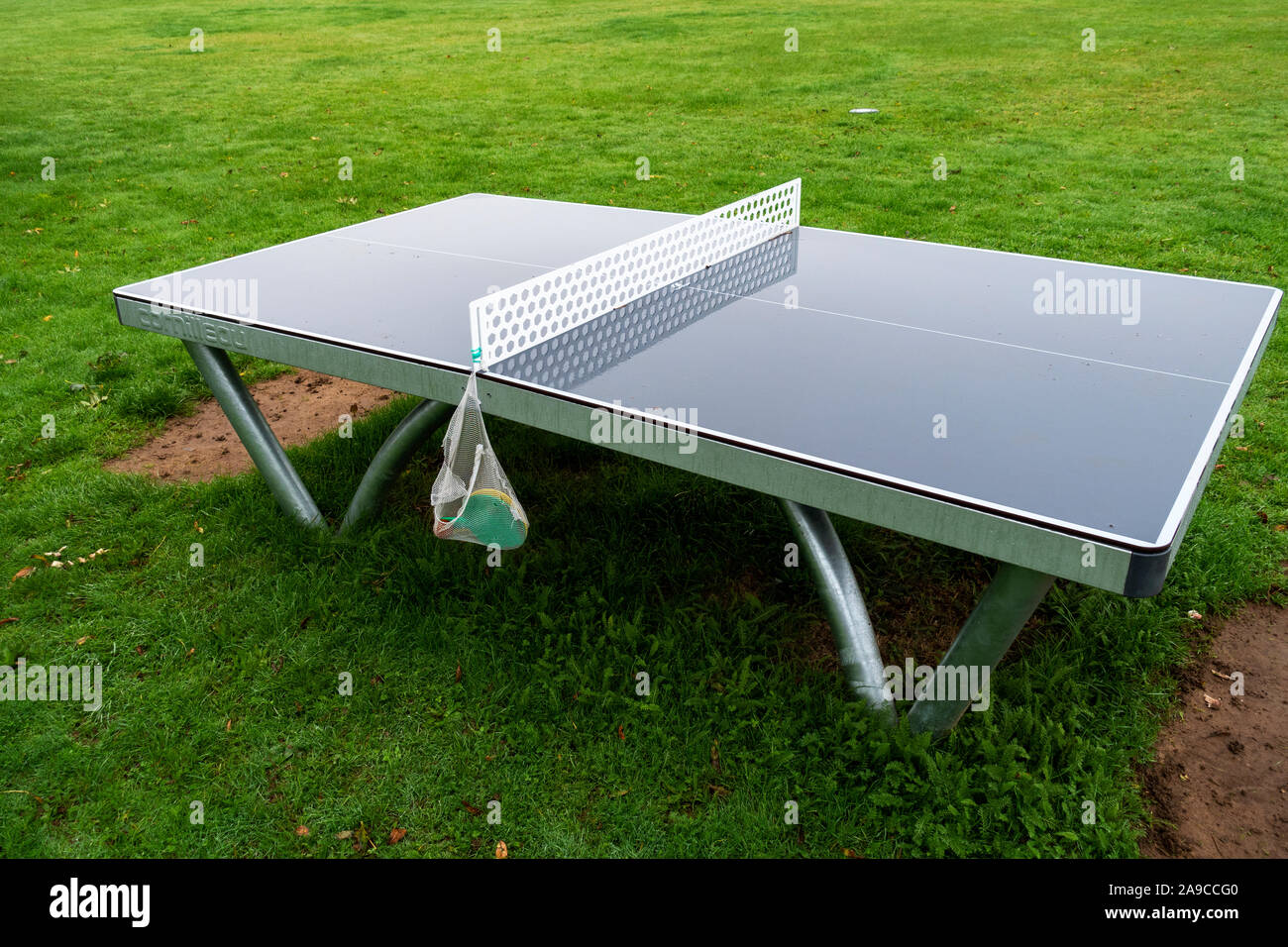 Public table tennis table hi-res stock photography and images - Alamy