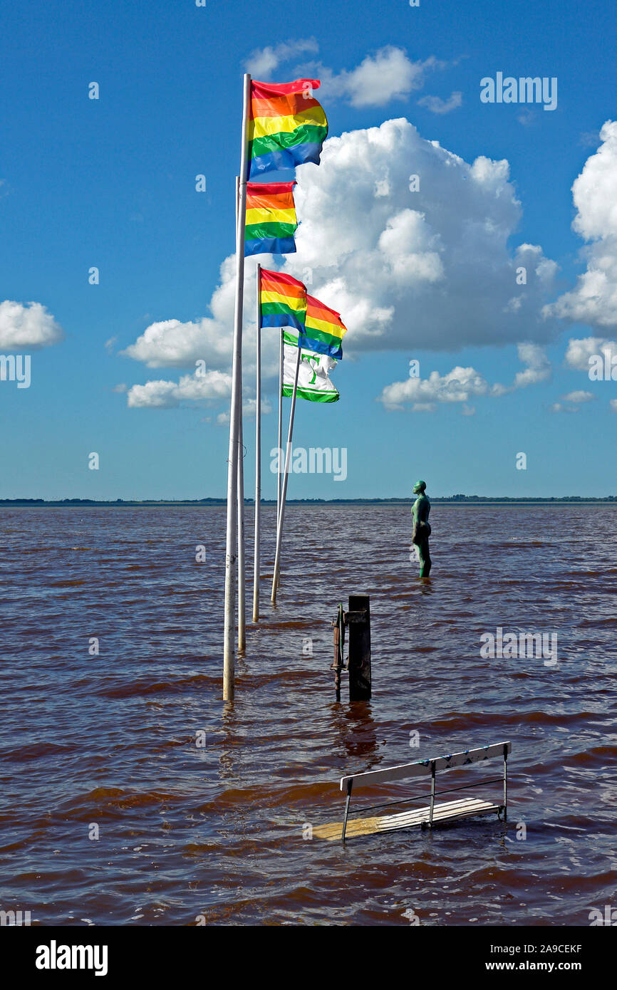 Flaggen im jadebusen - Strand von Dangast Stock Photo