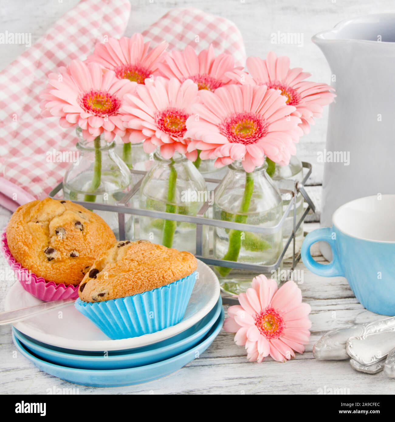 Party table and decoration with flowers Stock Photo - Alamy