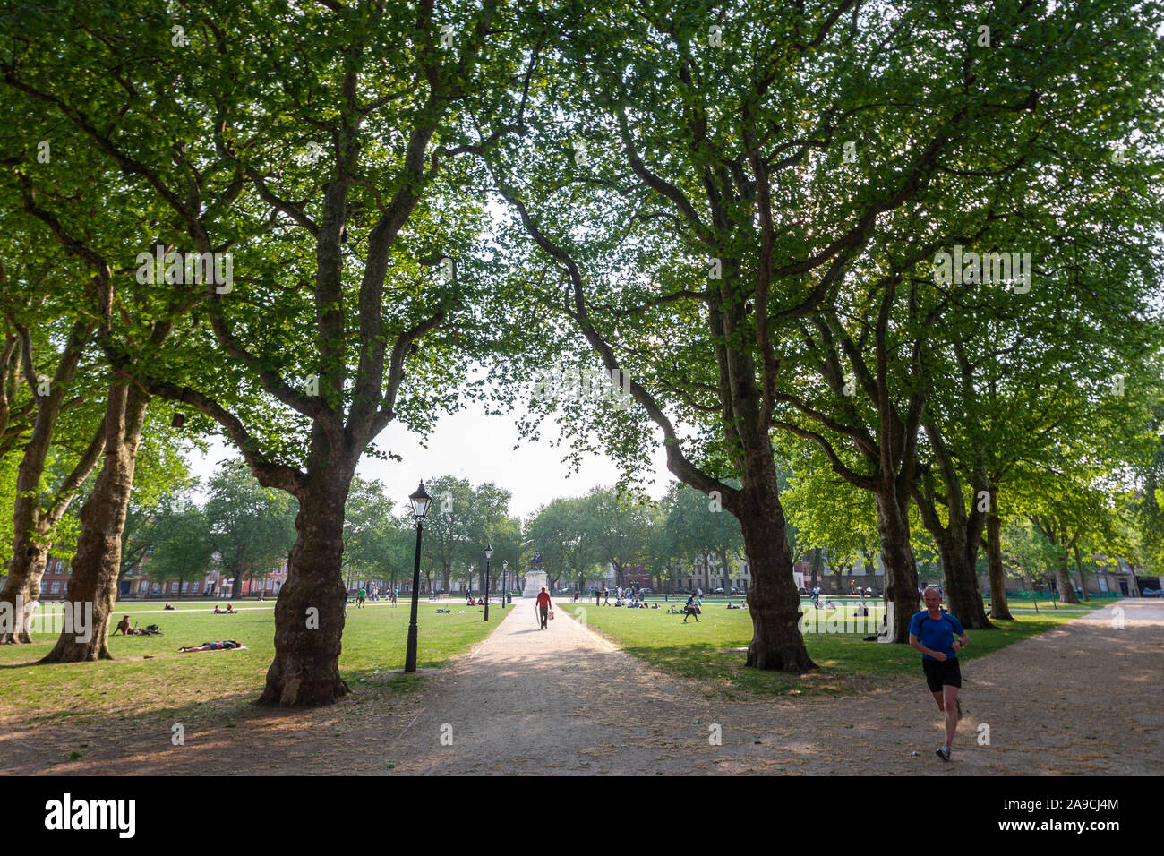 Queen Square, Lawned square with wide paths and an equestrian King