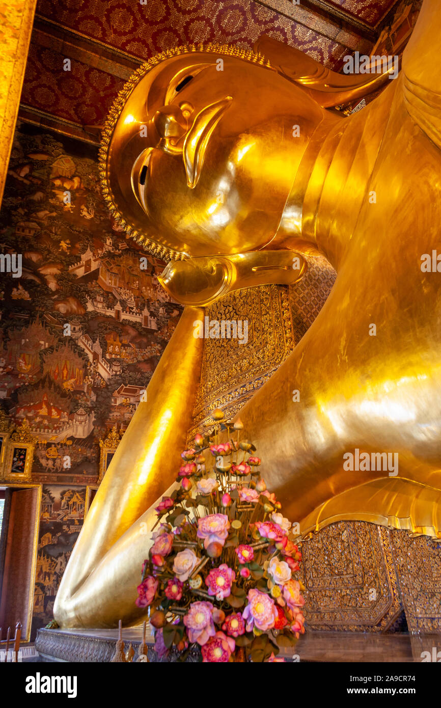 The famous big lying Buddah in Bangkok, Thailand. Located in Wat Pho this Buddah is one of the world largest and heaviest weighting statues. Stock Photo