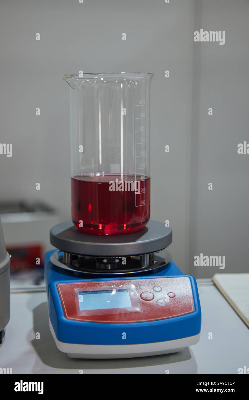 https://c8.alamy.com/comp/2A9CTGP/beaker-with-chemical-solution-on-laboratory-scales-2A9CTGP.jpg