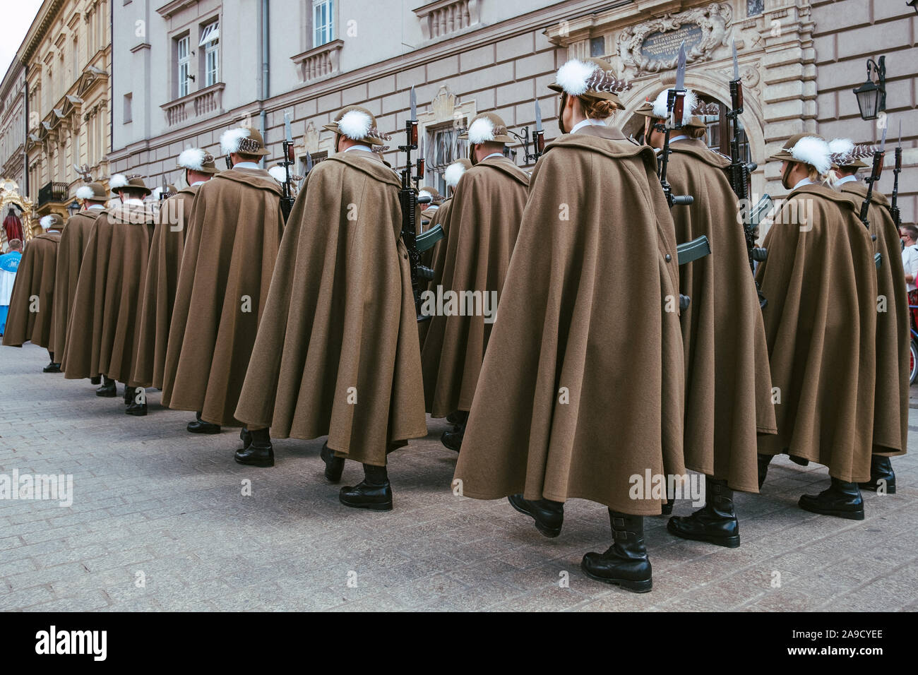 War Procession Soldier weapons parade world war hi-res stock photography and images ...