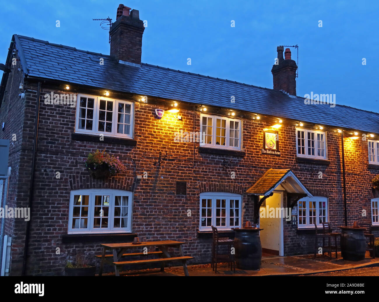 The Hatton Arms at dusk, Hatton Ln, Hatton, Warrington, Cheshire, North West England, UK, WA4 4DB Stock Photo