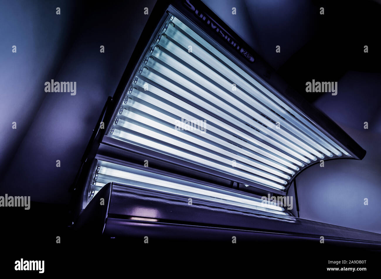 Tanning bed salon hi-res stock photography and images image pic