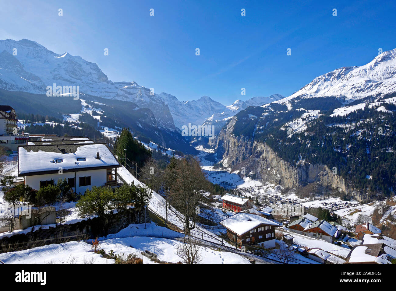 lauterbrunnen-gorge-hi-res-stock-photography-and-images-alamy