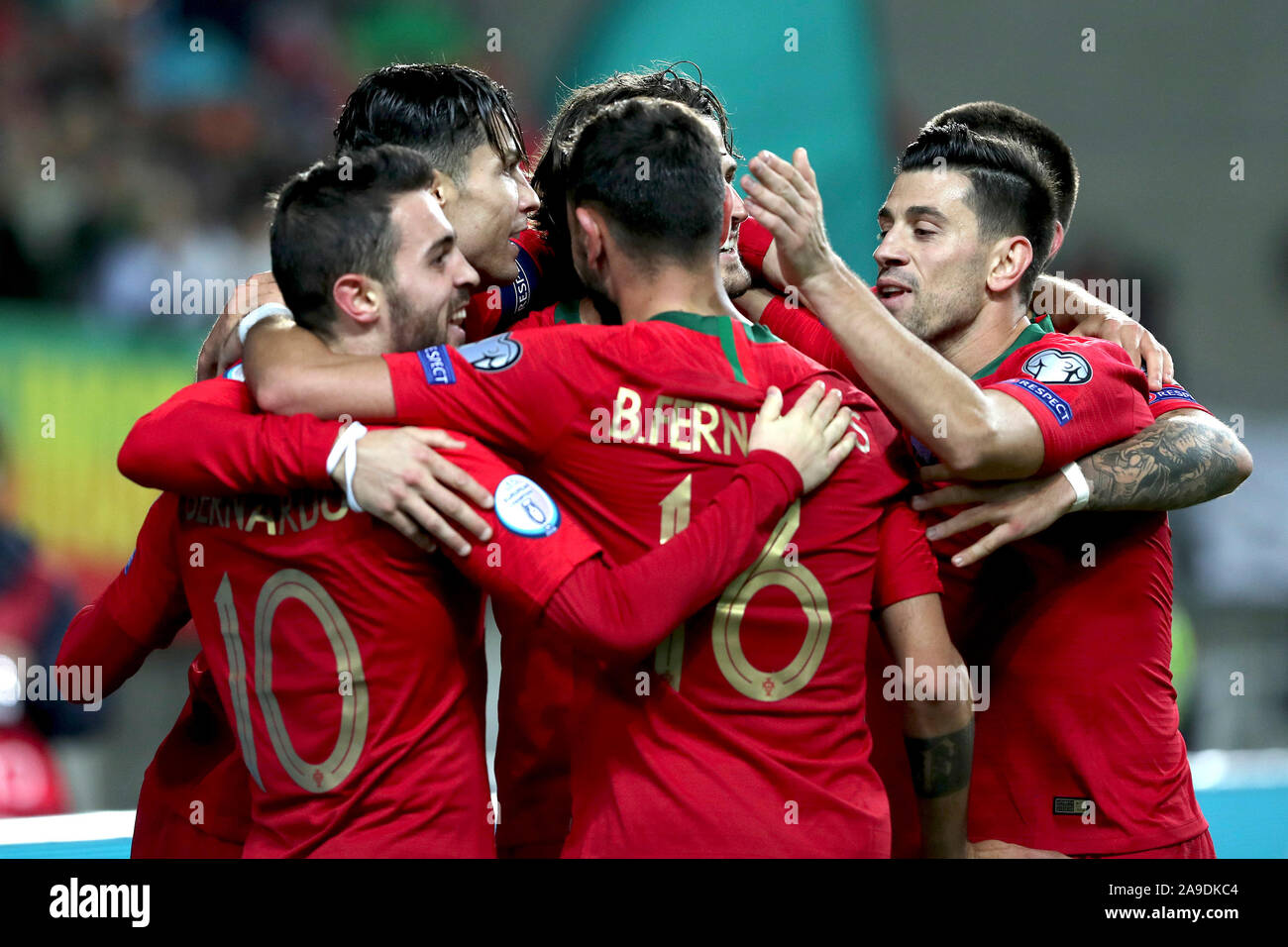 Faro, Portugal. 14th Nov, 2019. Players of Portugal celebrate during the group B match against Lithuania at the UEFA Euro 2020 qualifier at the Algarve stadium in Faro, Portugal, Nov. 14, 2019. Credit: Pedro Fiuza/Xinhua/Alamy Live News Stock Photo