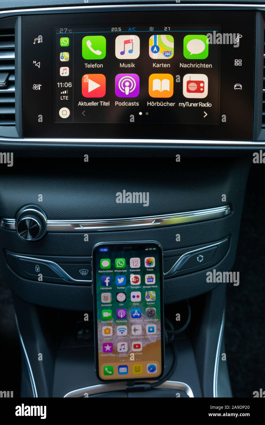 Apple CarPlay, Display, Touchscreen, Dashboard, iPhone X, Car, Peugeot 308  Stock Photo - Alamy