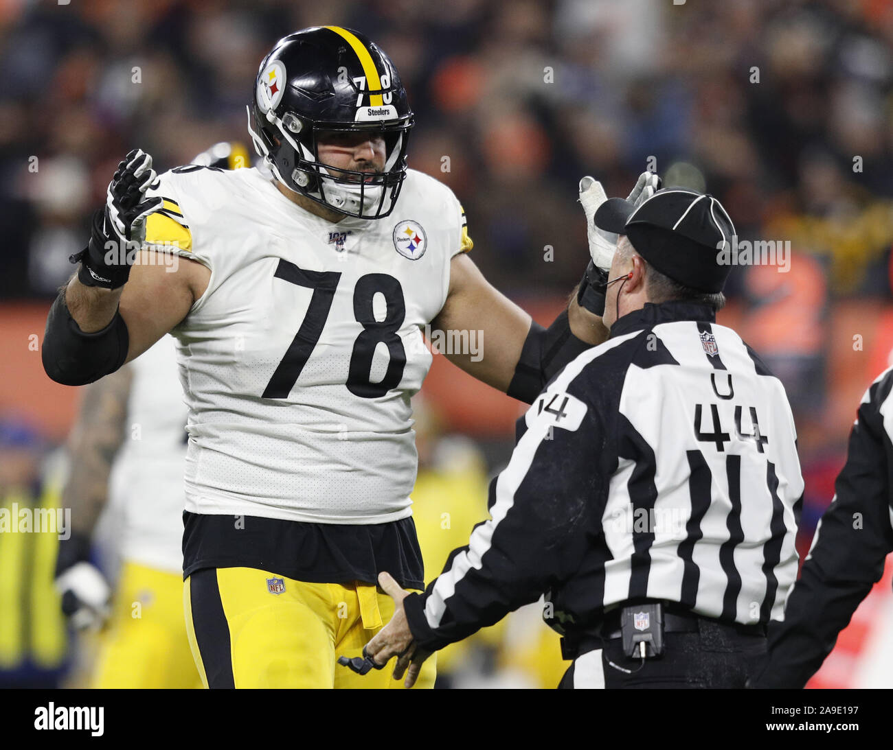 Cleveland, United States. 14th Nov, 2019. Pittsburgh Steeler's Alejandro Villanueva (78) argues a call with umpire Jeff Rice (44) during the first half against the Cleveland Browns at FirstEnergy Stadium in Cleveland, Ohio on Sunday, November 14, 2019. Photo by Aaron Josefczyk/UPI Credit: UPI/Alamy Live News Stock Photo