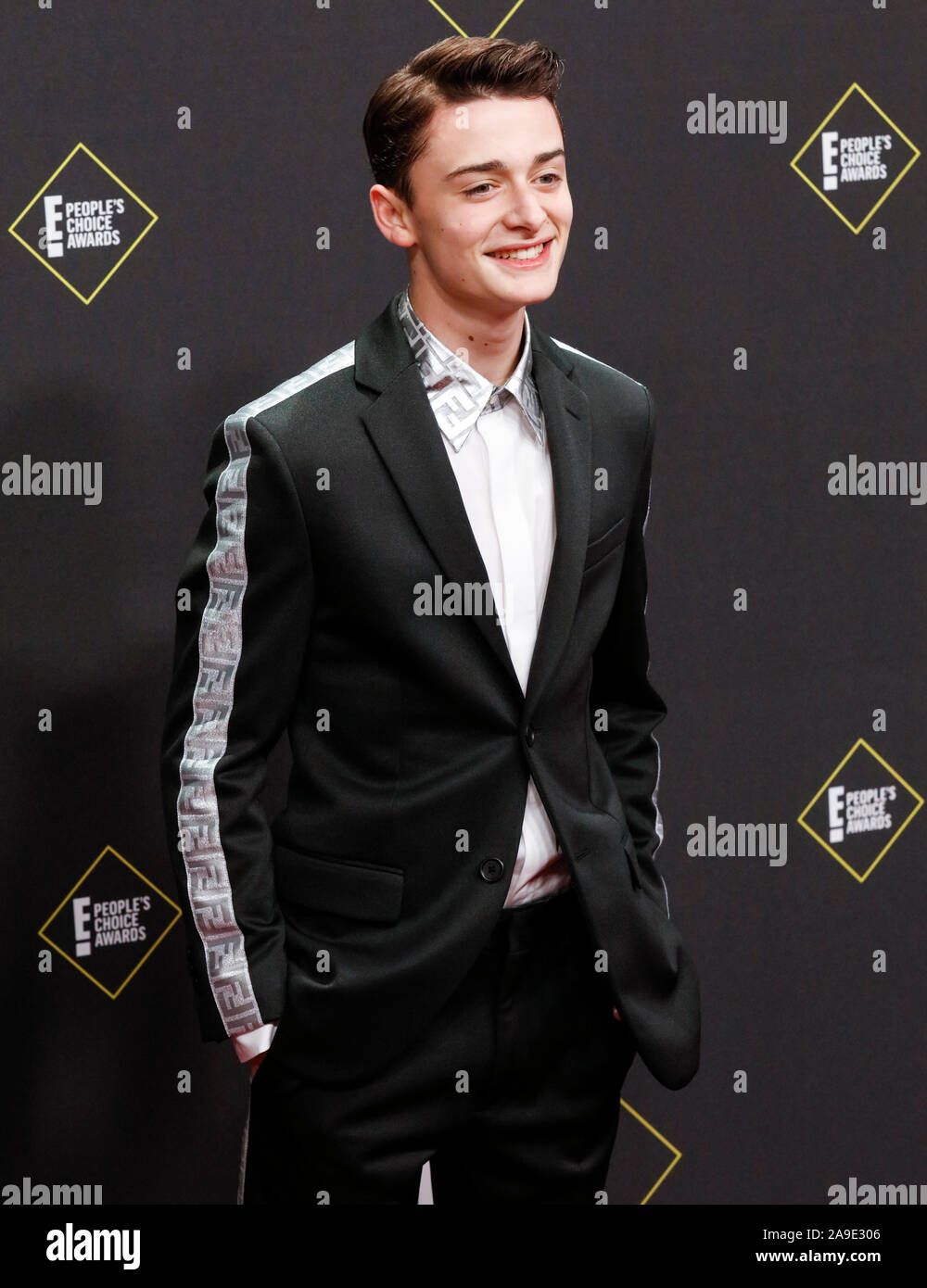santa-monica-ca-usa-nov-10-2019-noah-schnapp-attends-45th-annual