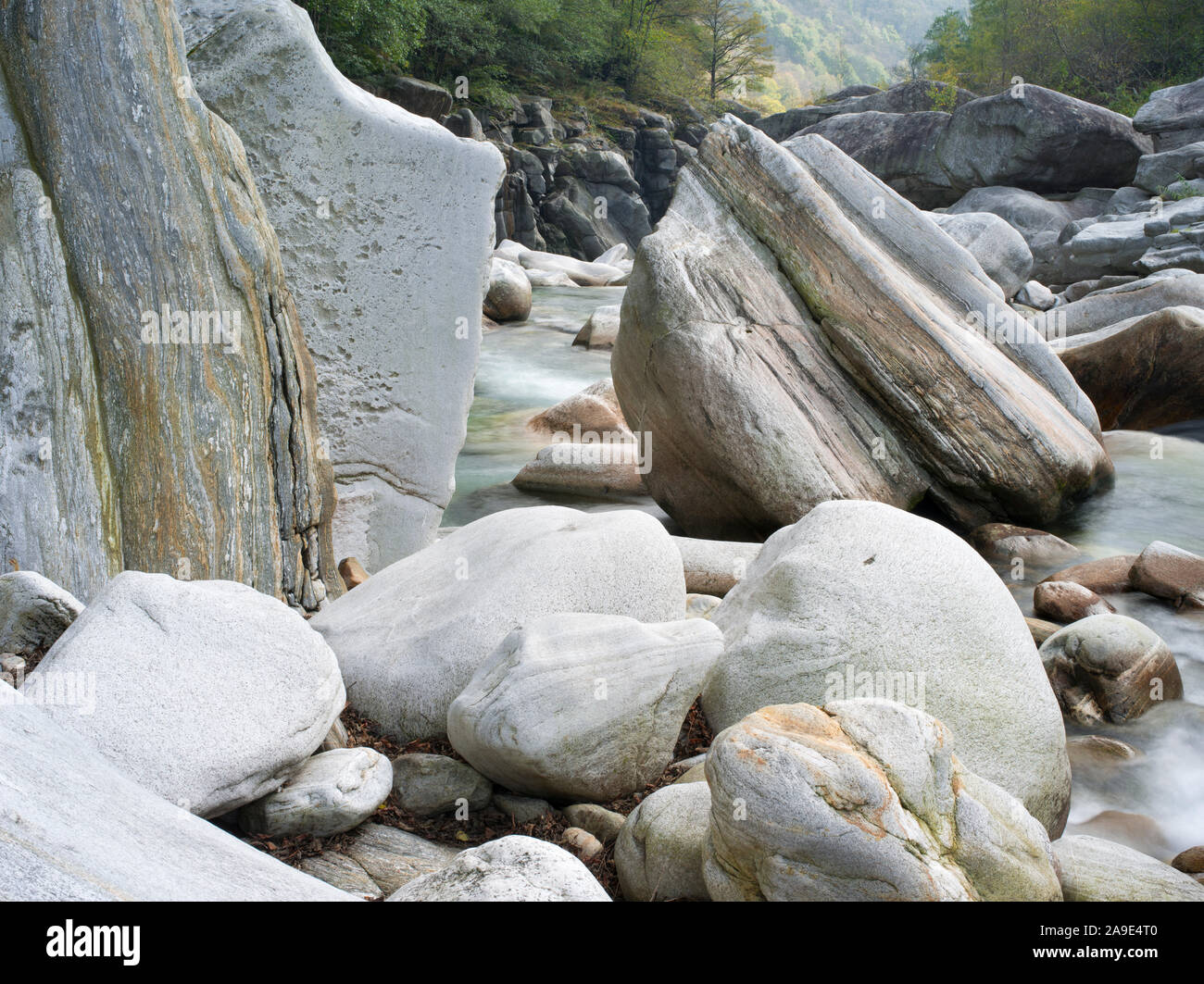 River Parted By Rocks River flows between stones hi-res stock photography and images - Alamy