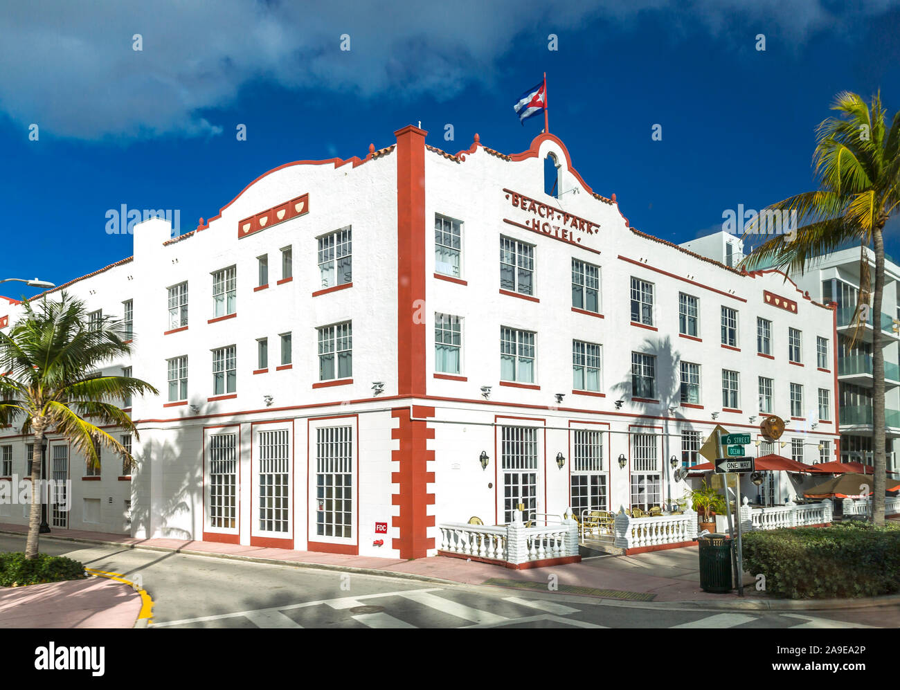 Restaurants and hotels, holiday apartments and luxury flats, Ocean