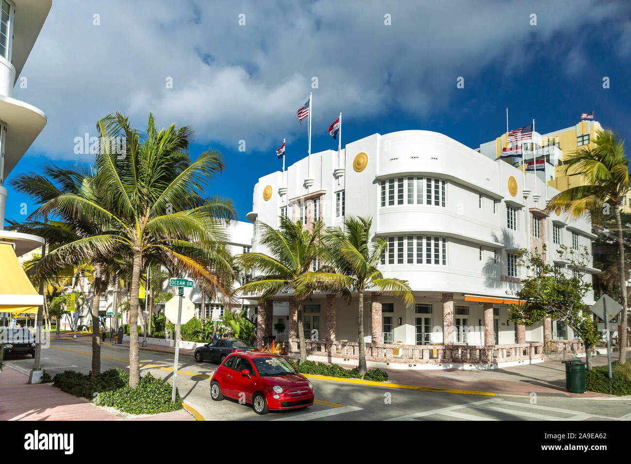 Restaurants and hotels, holiday apartments and luxury flats, Ocean