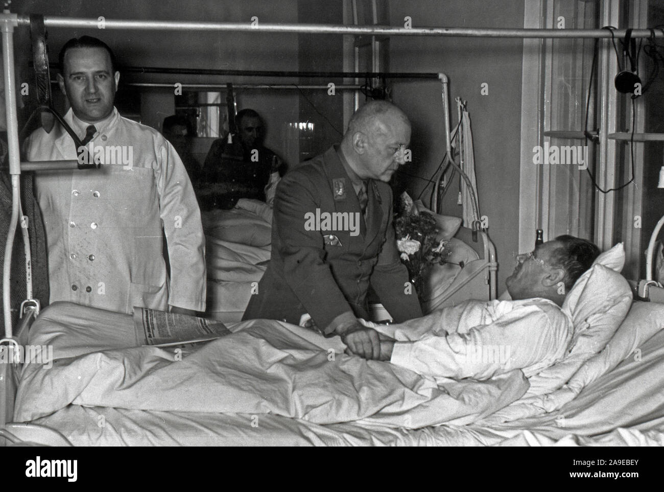 Eva Braun Collection (sedam) - Wounded soldier in hospital after failed assasination attempt on Adolf Hilter ca. November 1939 Stock Photo