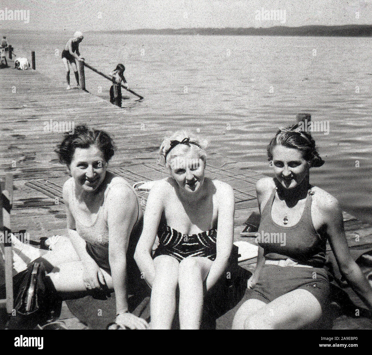 Women bathing suits 1930s hi-res stock photography and images - Alamy