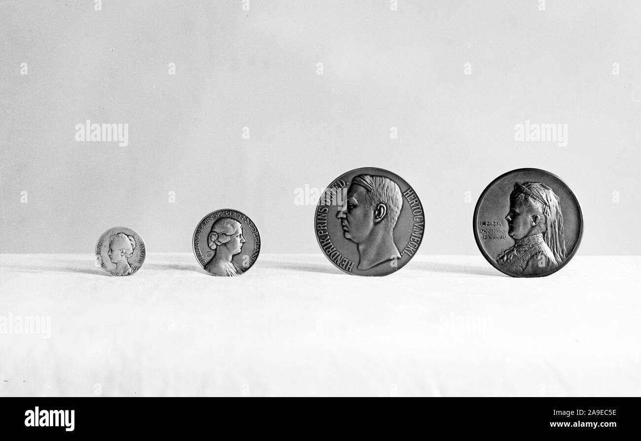 Four medals of honor with images and texts 'Queen Wilhelmina', 'Juliana princess of the Netherlands', 'Hendrik prince of the Netherlands, duke of Mecklenburg', 'Emma queen mother' Stock Photo
