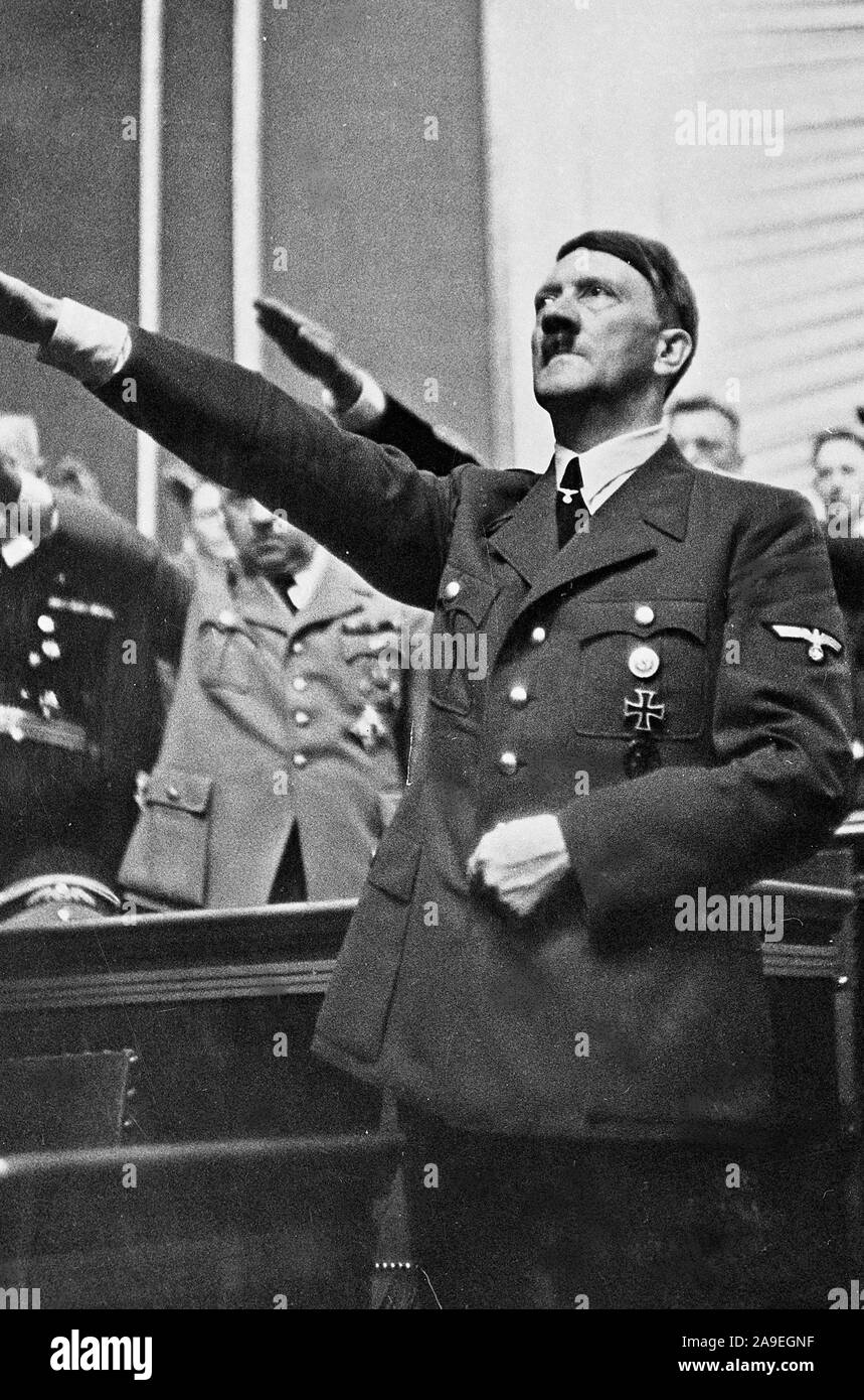 Eva Braun Collection (sest) - Original Caption: Deutschland, Deutschland, über Alles, über Alles in der Welt! Stock Photo