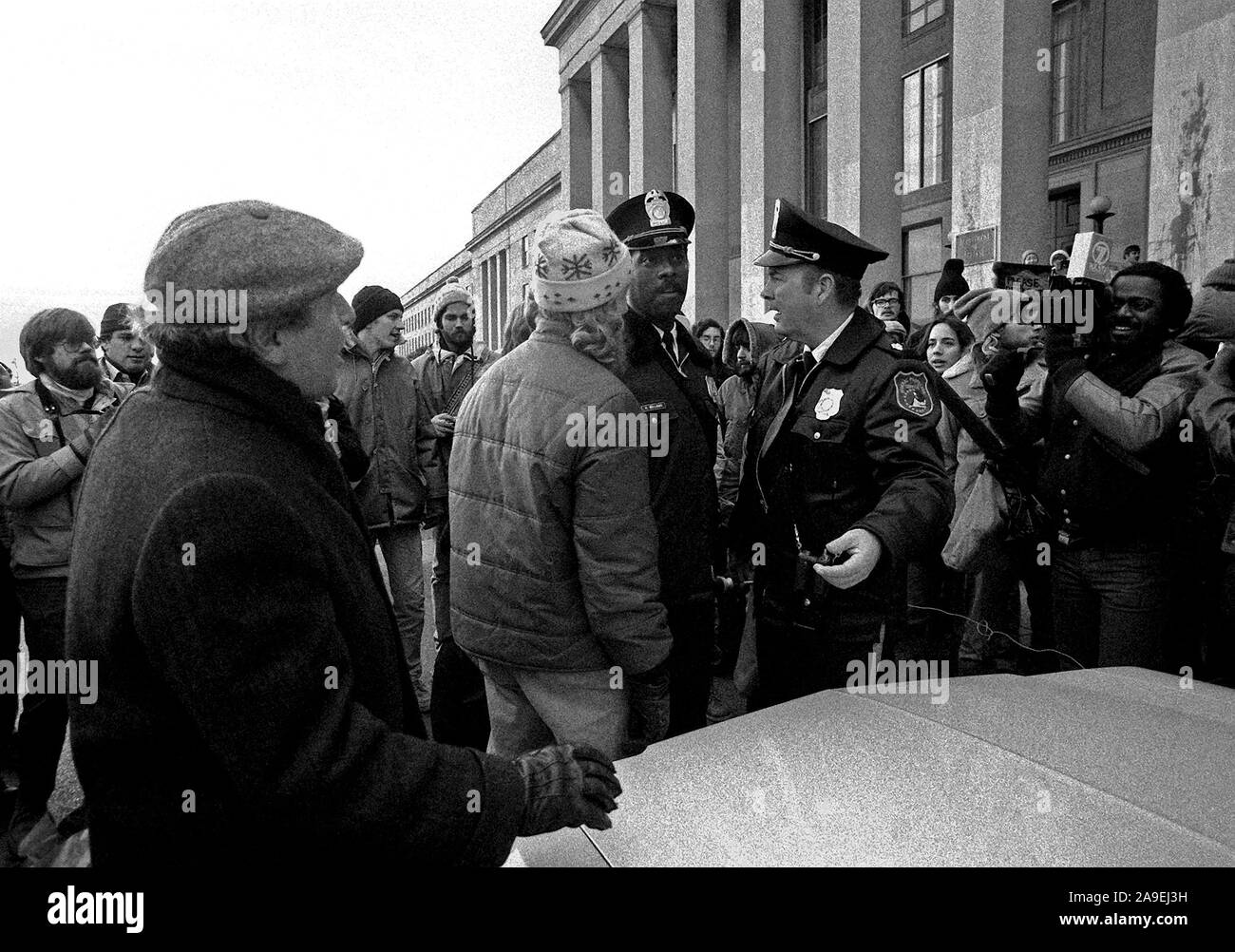 1980s pentagon anti war protest hi-res stock photography and images - Alamy