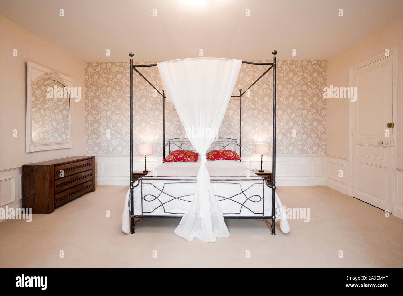 Romantic Four Poster Bed Stock Photo 332852675 Alamy