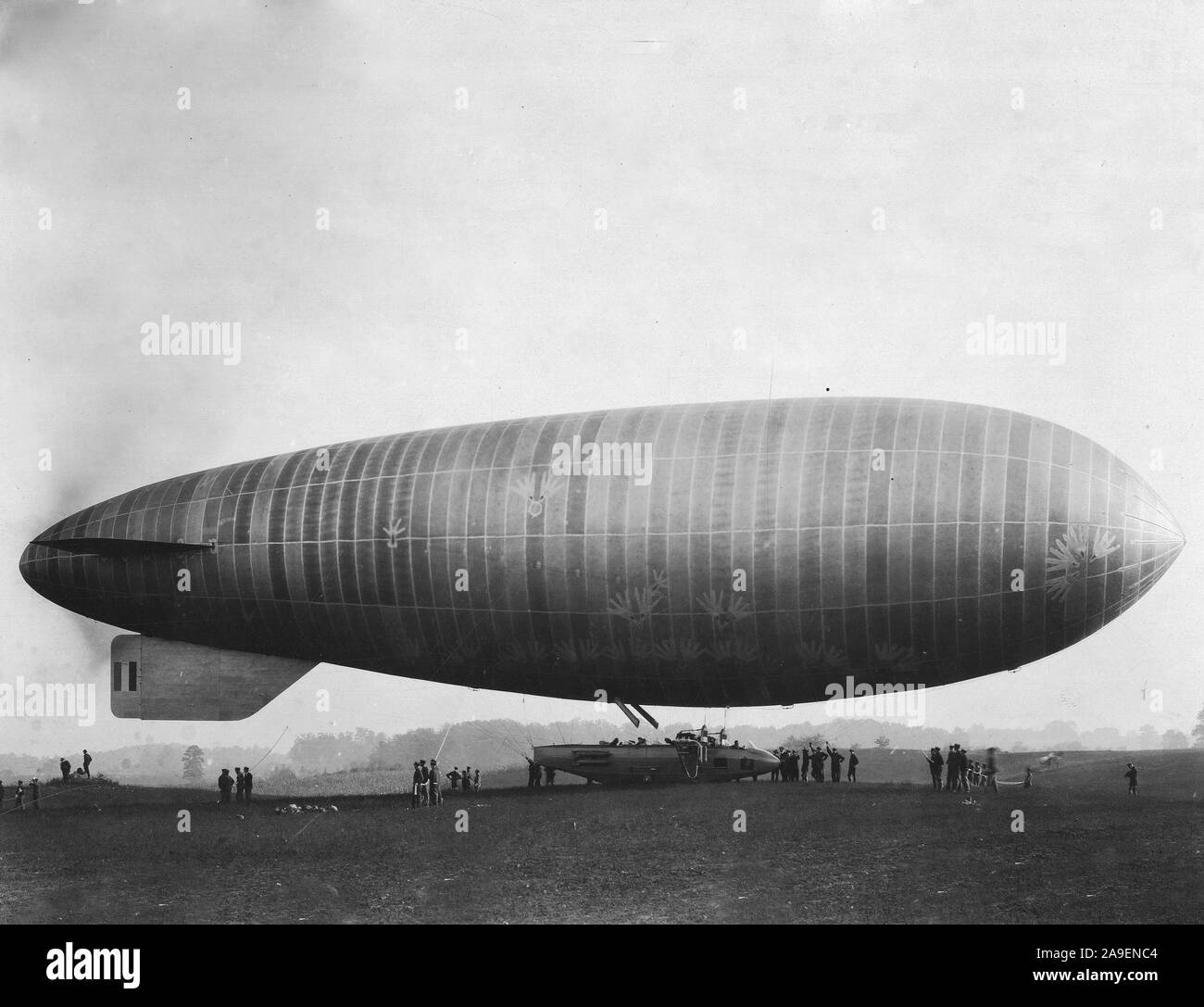 Twin engine c 1 dirigible hires stock photography and images Alamy