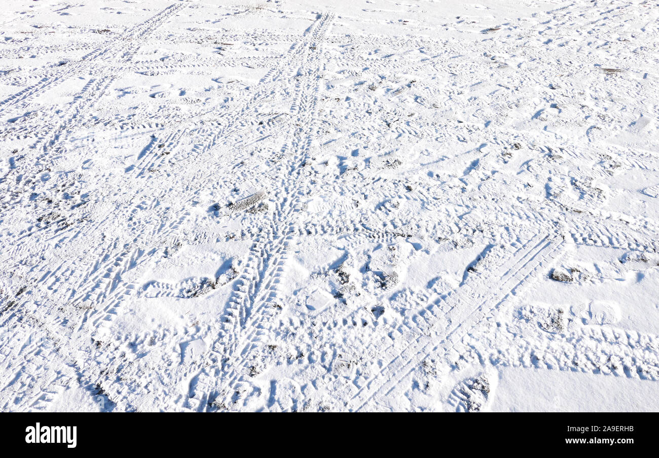 Tyre tracks in the snow Stock Photo - Alamy