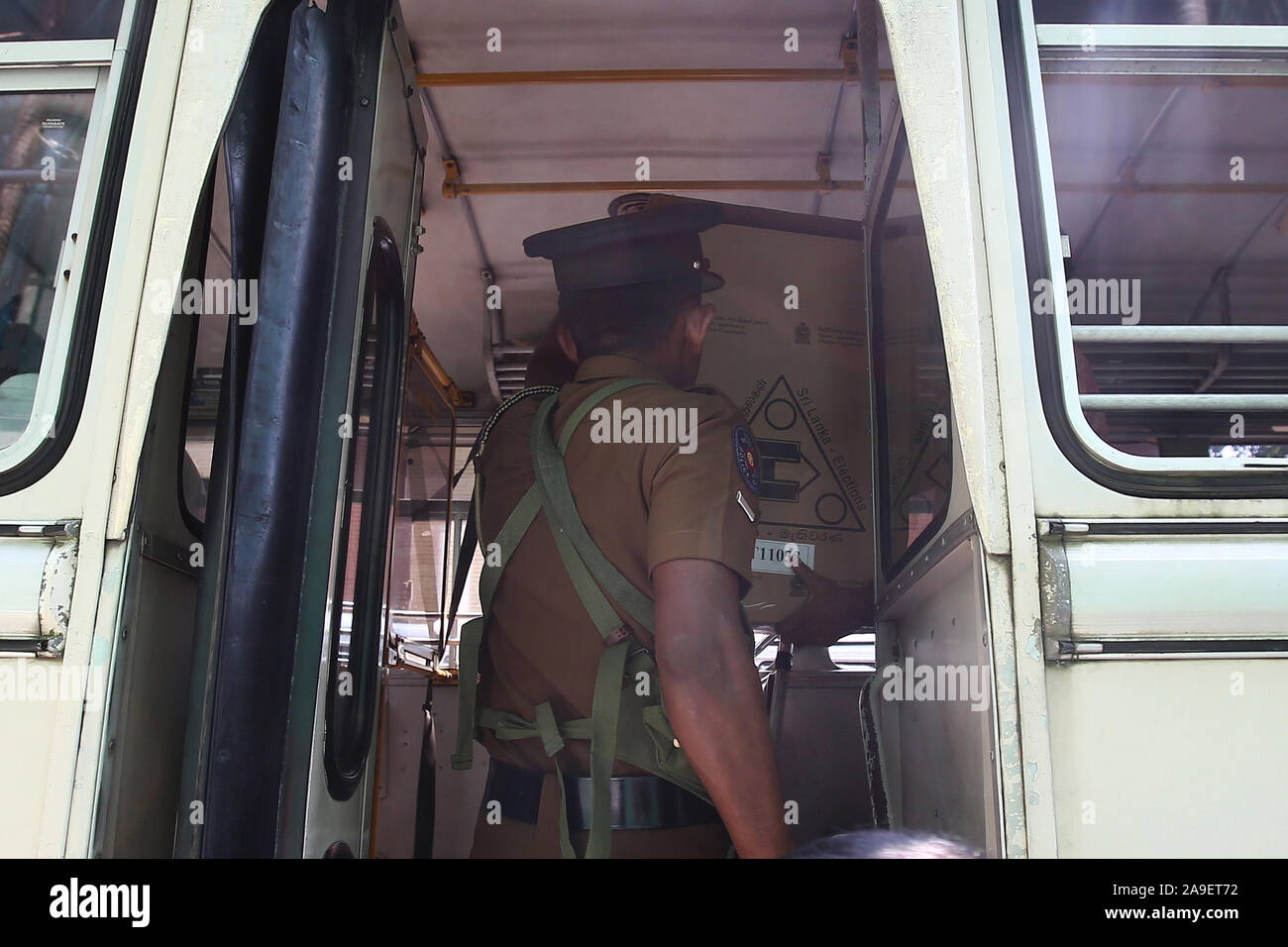 Respective polling stations hires stock photography and images Alamy