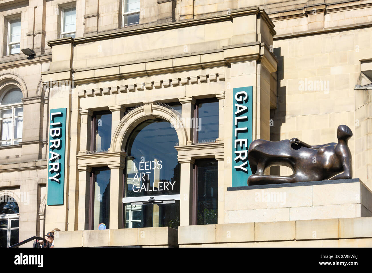 Henry Moore sculpture at entrance to Leeds Art Gallery & Library, The Headrow, Leeds, West Yorkshire, England, United Kingdom Stock Photo