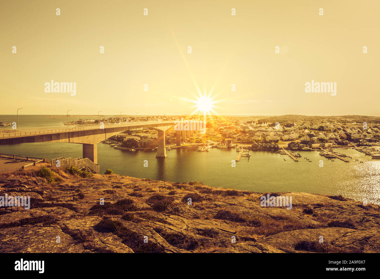 Setting midnight sun hi-res stock photography and images - Alamy