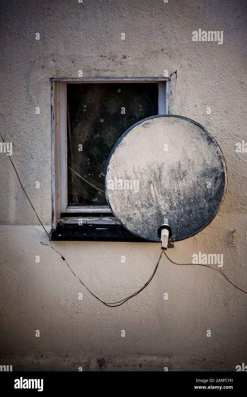 Old satellite dish Stock Photo Alamy
