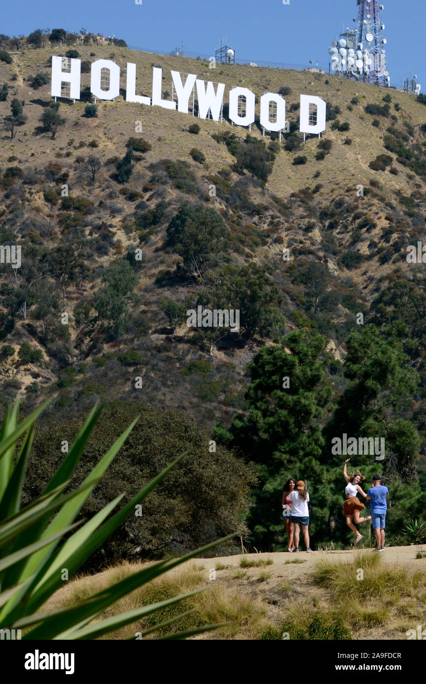 Logo hollywood sign hi-res stock photography and images - Alamy