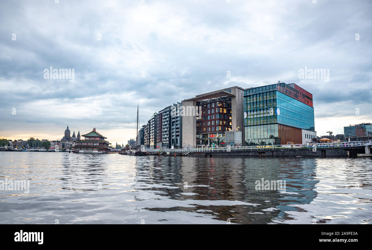 Houseboat canal amstel hi-res stock photography and images - Alamy