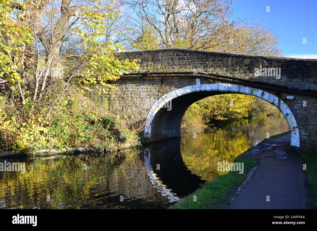 Bridge on Leeds Liverpool canal, Bingley,  in Autumn Stock Photo