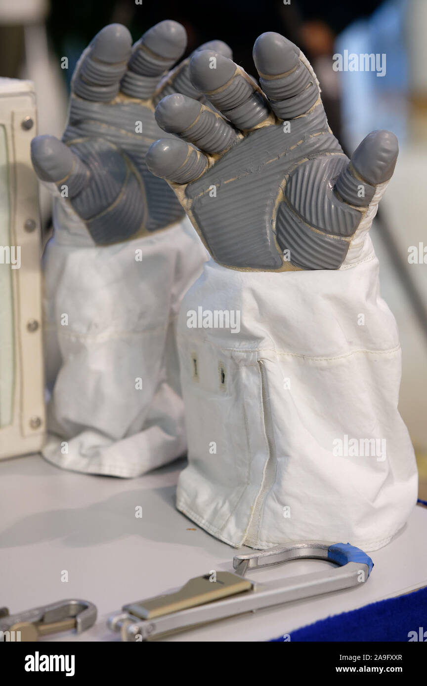 Cologne, Germany. 15th Nov, 2019. Astronaut gloves can be seen at an event at the European Astronaut Centre (EAC) on the occasion of outdoor use at the ISS. ESA astronaut Luca Parmitano and NASA astronaut Andrew Morgan are to repair the alpha magnetic spectrometer (AMS-02) at the ISS. Credit: Henning Kaiser/dpa/Alamy Live News Stock Photo