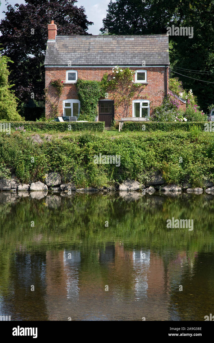 Riverside cottage, River Wye, Hay-on-Wye. Powys, Wales,UK Stock Photo