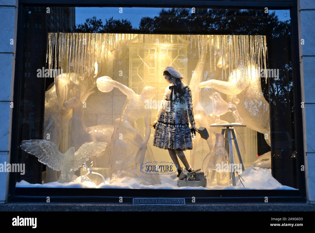 Spectators view holiday window display at Bergdorf Goodman in NYC Stock  Photo - Alamy