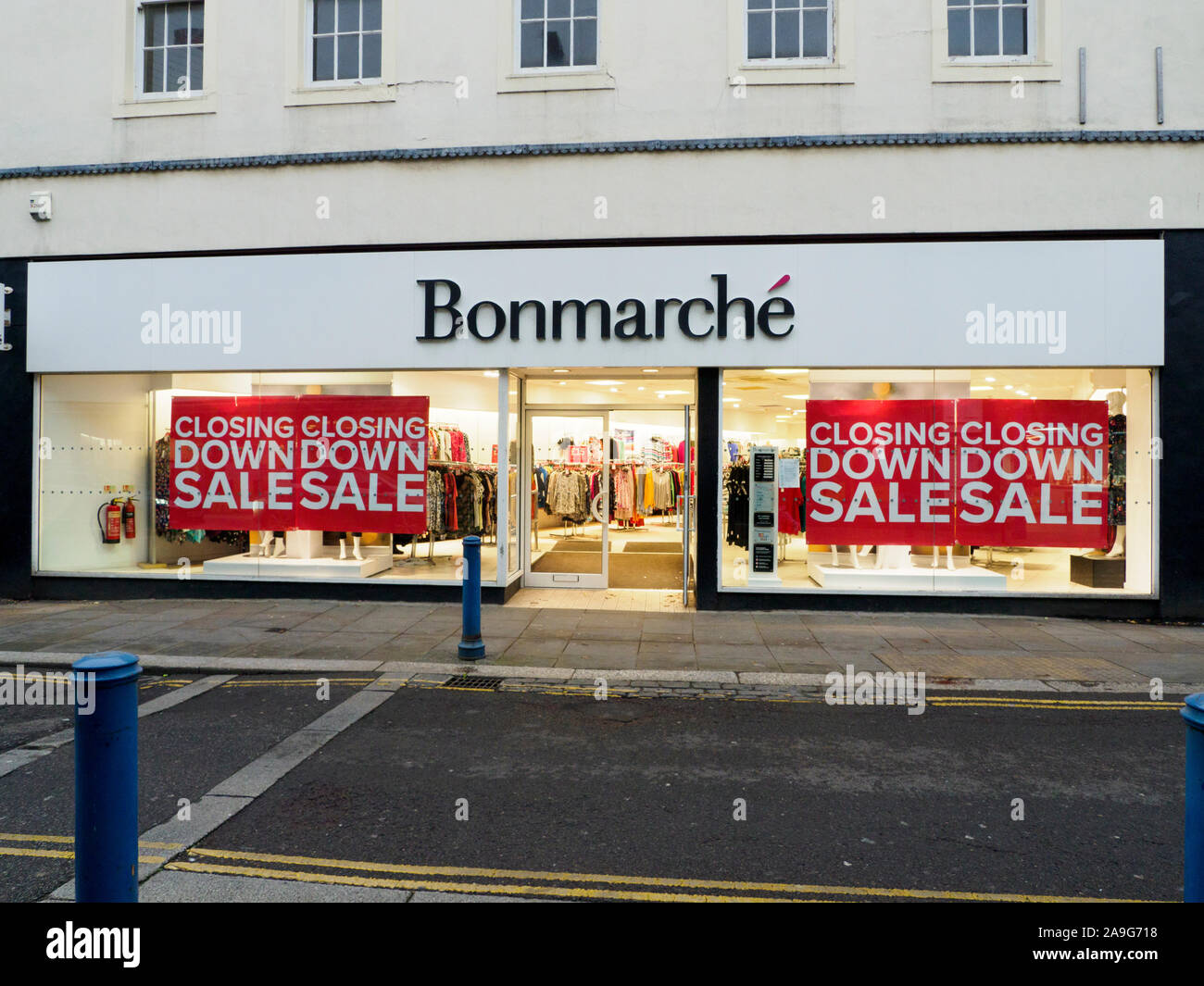 Sheerness, Kent, UK. 15th November, 2019.  Large closing down sale signs have appeared in the windows of the Sheerness branch of Bonmarché. Bonmarché has 318 shops nationwide and entered administration in October. Credit: James Bell/Alamy Live News Stock Photo