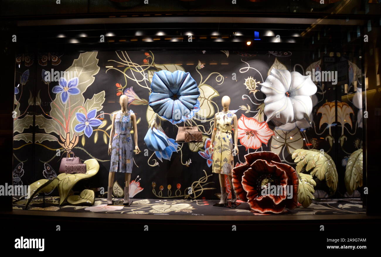 Gucci #Twinsburg #VisualMerchandising in #NewYorkCity by  @millenniumsignsdisplay #WindowsWear #VisualMerchandising #WindowDisplay…