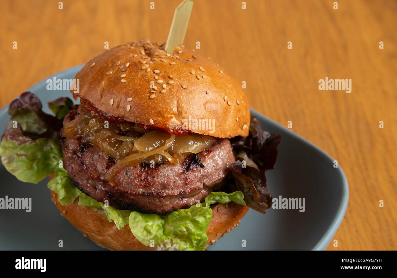 Homemade goat cheese burger, tomato jam, lettuce and caramelized onion