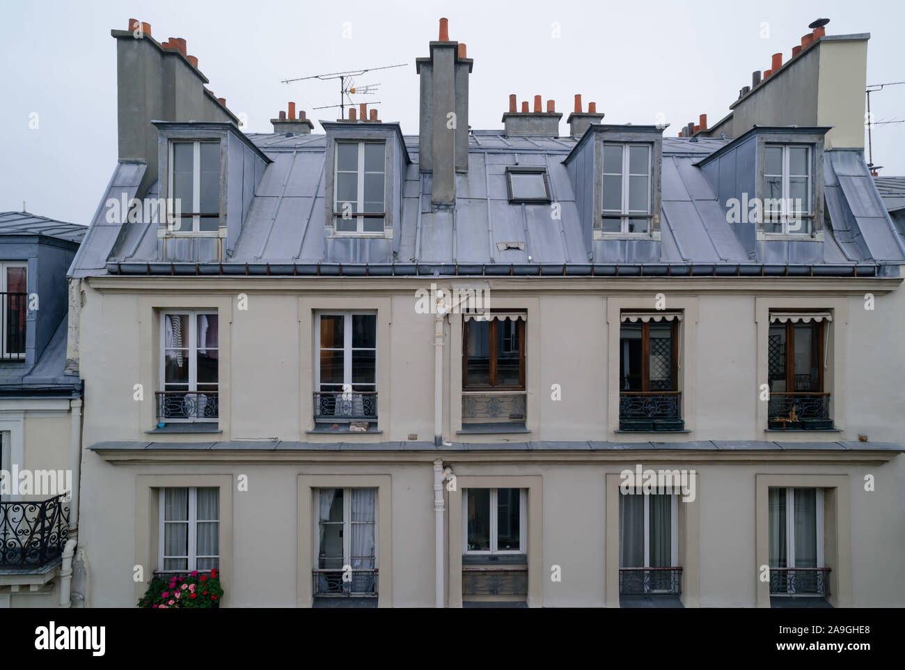 Paris, Montmartre, typical Residental House - Paris, Montmartre, typisches Wohnhaus Stock Photo