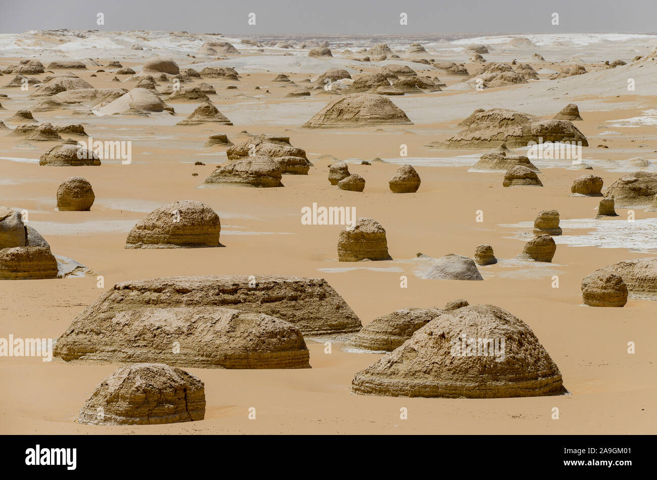 EGYPT, Farafra, Nationalpark White Desert , shaped by wind and sand erosion/ AEGYPTEN, Farafra, Nationalpark Weisse Wueste, durch Wind und Sand geformte Landschaft Stock Photo