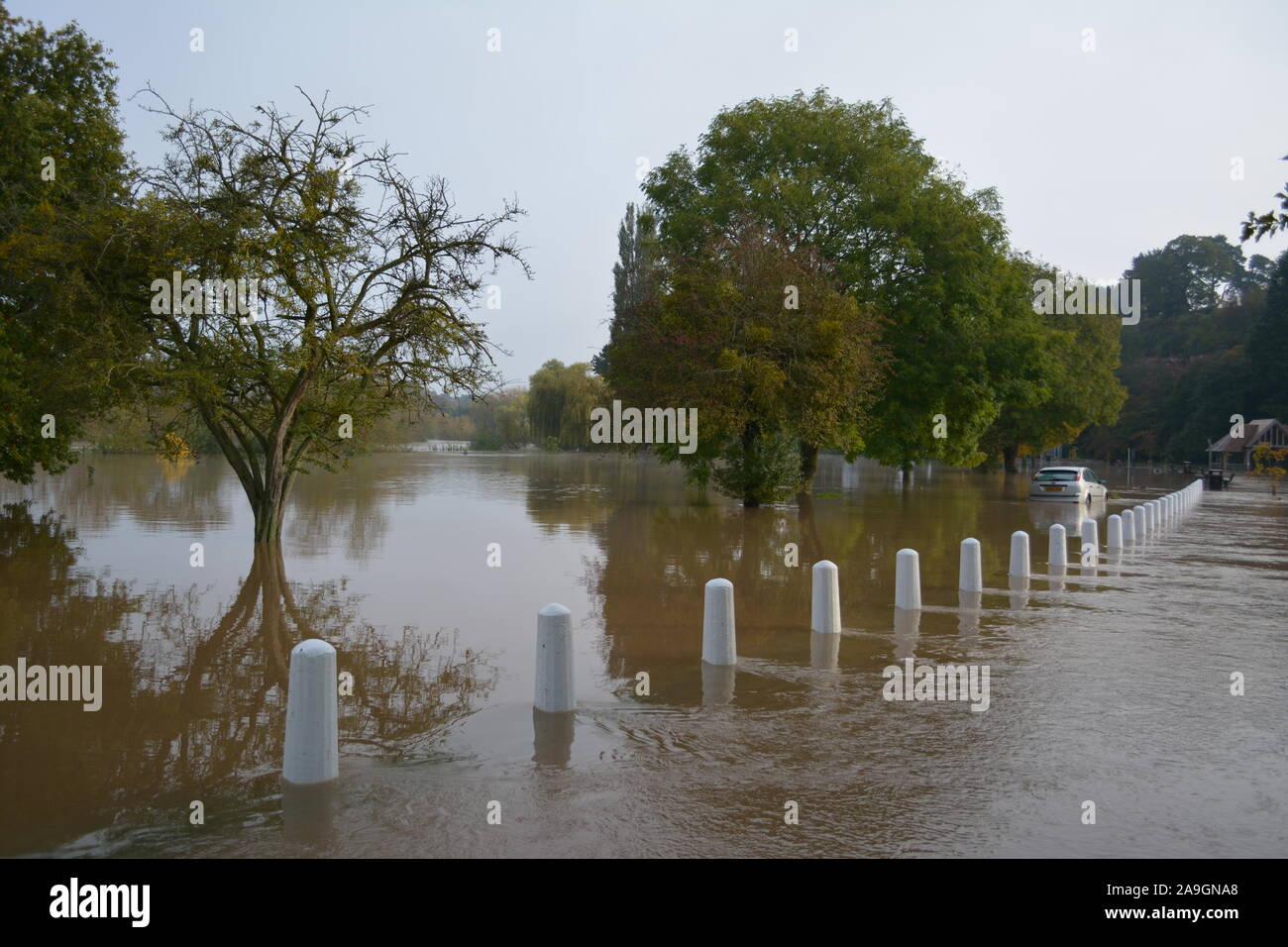 Flood waters from the River Wye in and around Ross on Wye Herefordshire showing car stranded in water re climate change winter river defences Stock Photo