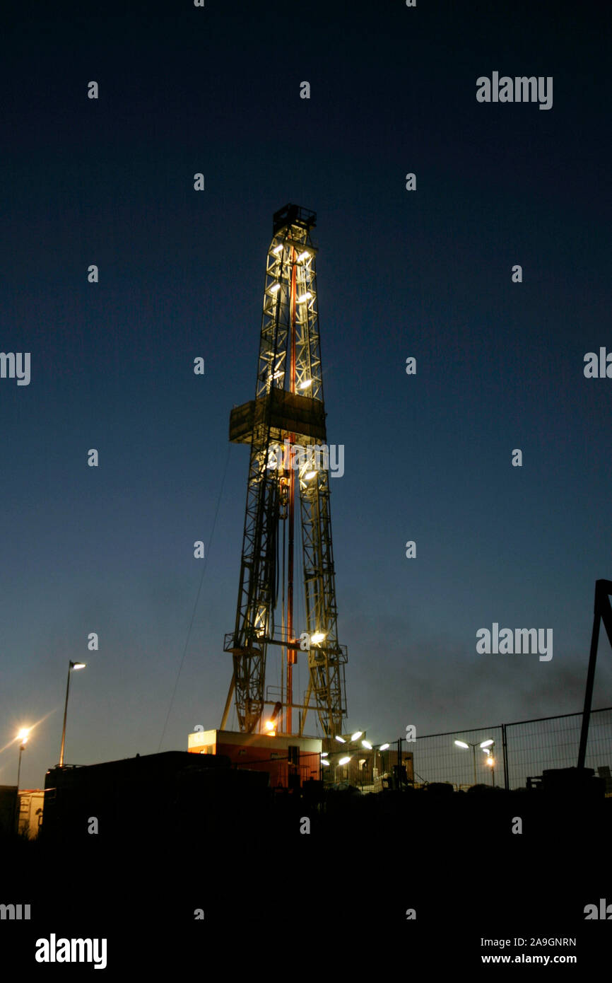 Bohrturm bei Nacht, Ölbohrturm Stock Photo