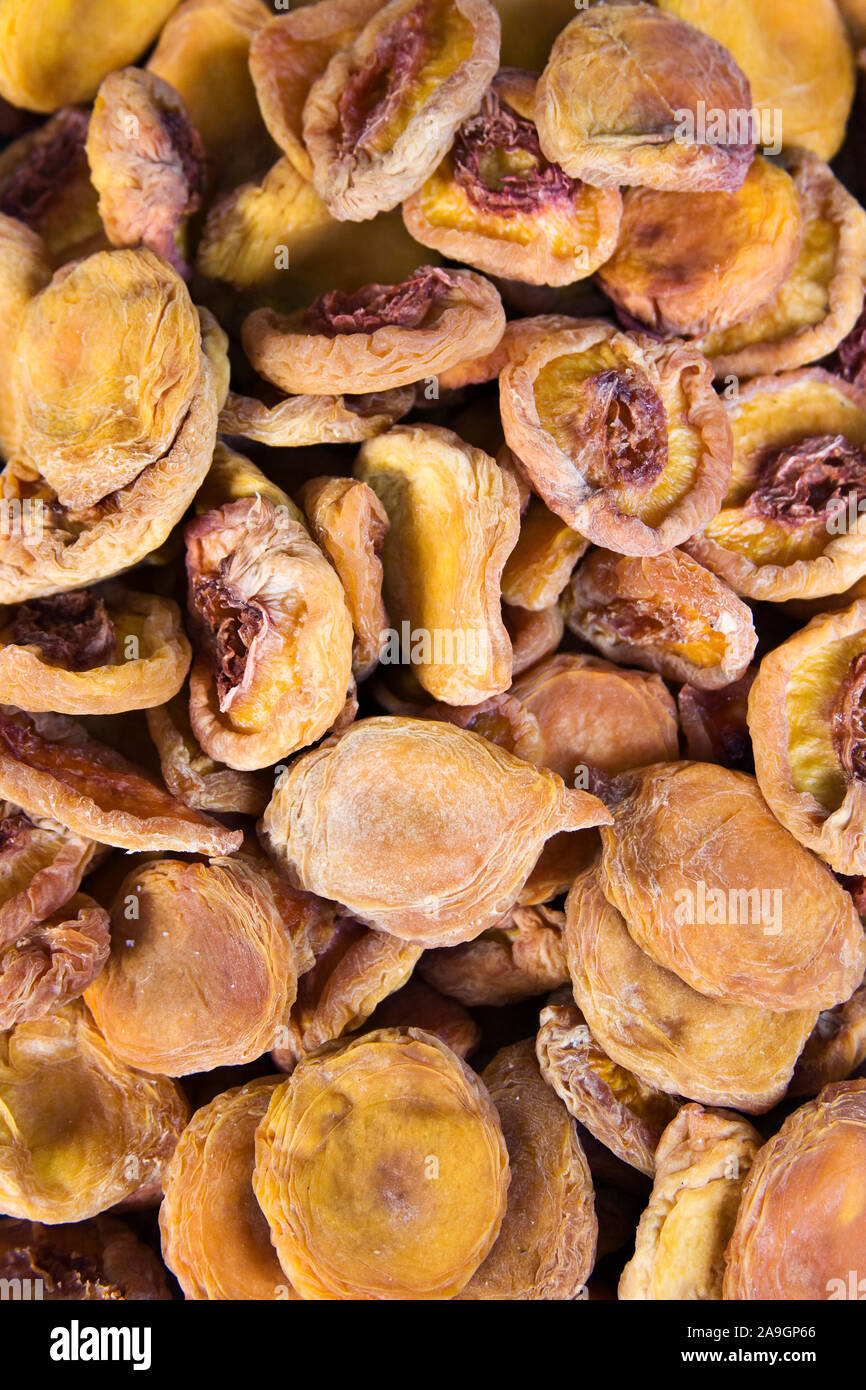 getrocknete Pfirsiche - drying peach Stock Photo - Alamy