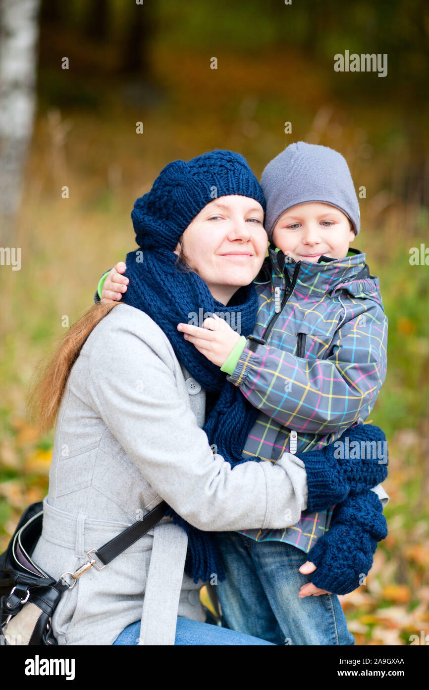 Mutter, sohn und tochter im park hi-res stock photography and images ...