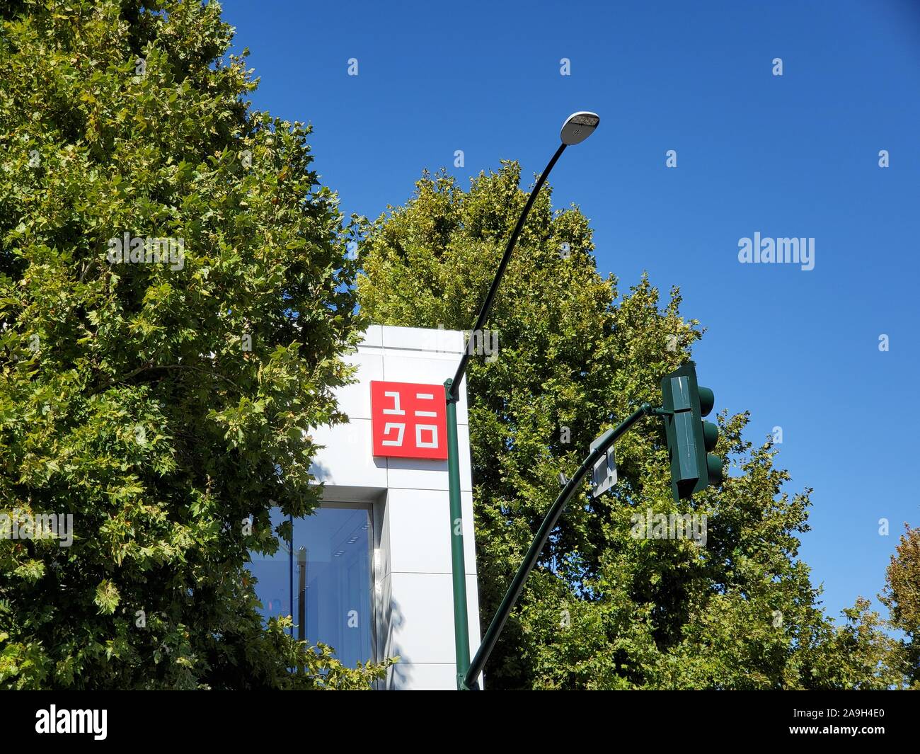 Facade of retail store hi-res stock photography and images - Alamy