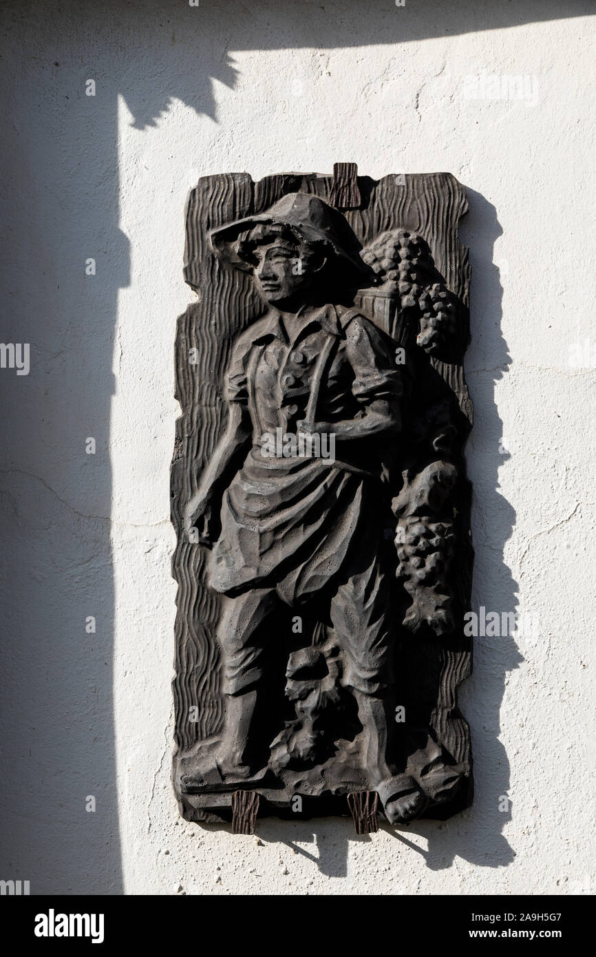 Wall statue of a grape picker during harvest, Piesport, Germany Stock Photo