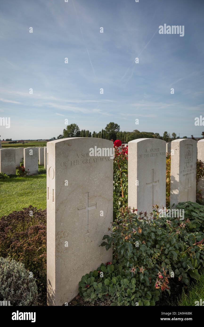 Some of the immaculately maintained graves within the Commonwealth War Graves Commission (CWGC) Tyne Cot military cemetery at Zonnebeke, Belgium Stock Photo