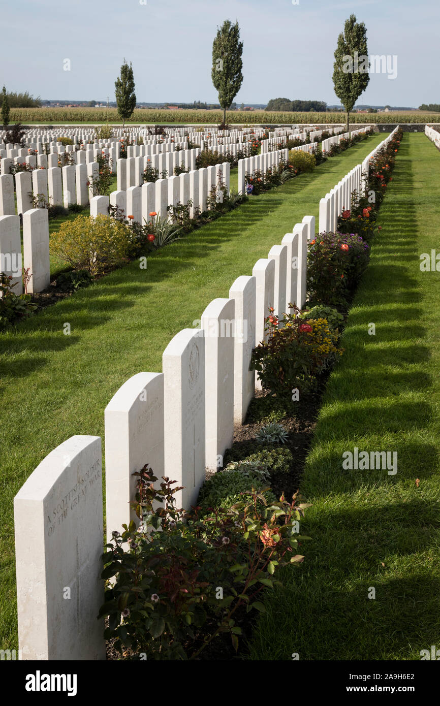 Some of the immaculately maintained graves within the Commonwealth War Graves Commission (CWGC) Tyne Cot military cemetery at Zonnebeke, Belgium Stock Photo