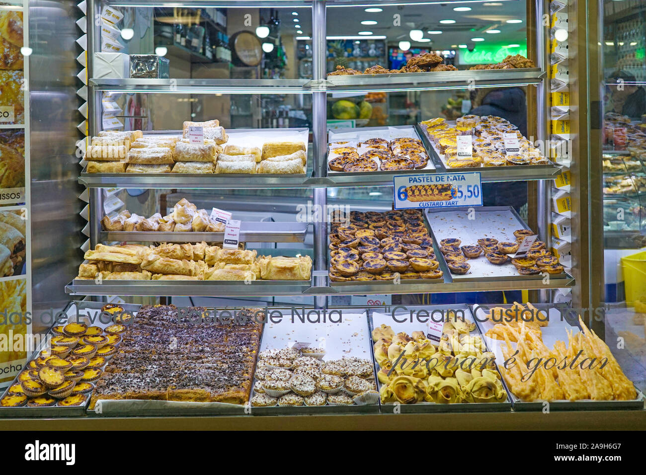 Europa, Portugal, Lissabon, Fischrestaurant, Backwaren, Stock Photo